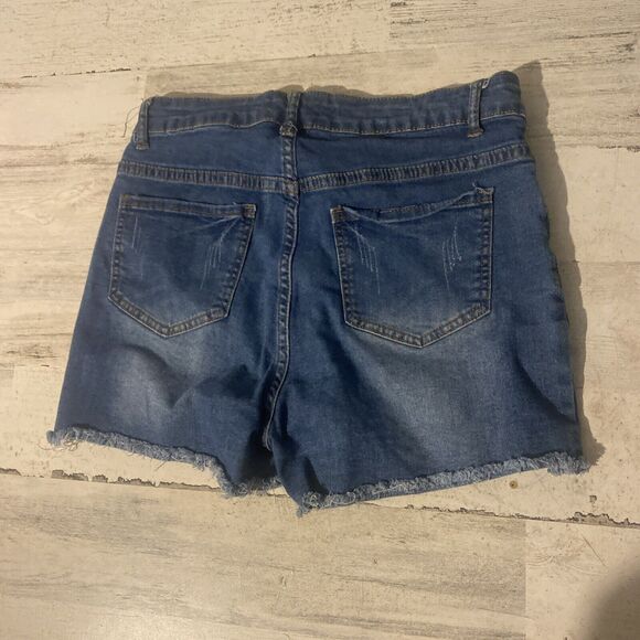 Between Us Women's Shorts Size 13 Light Denim Skinny Raw Edge Hem 2% Spandex - Picture 1 of 5
